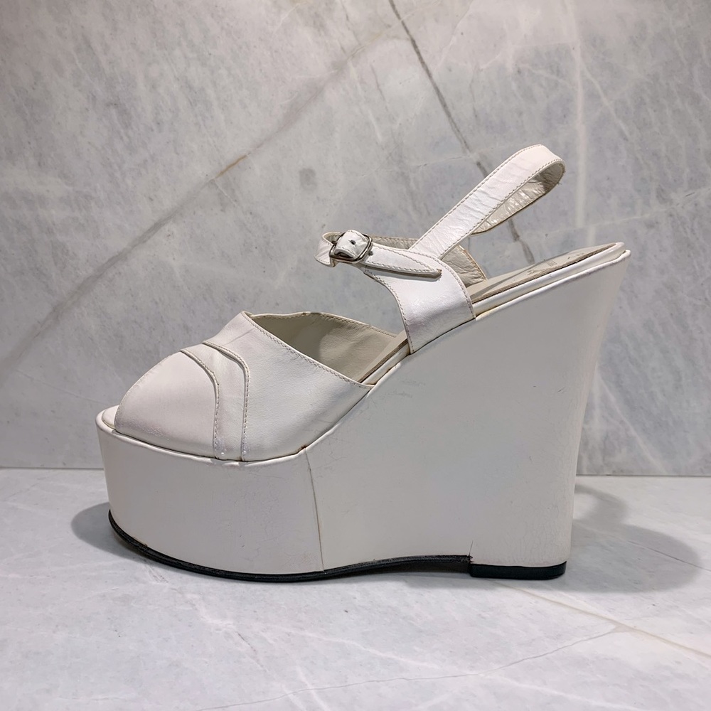 Vintage white leather 5” wedges with ankle strap size 6